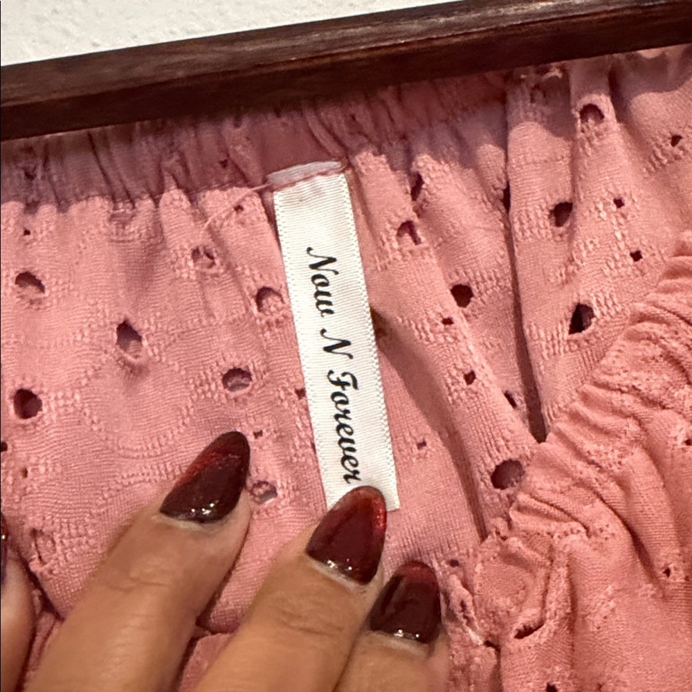 Elegant Off-Shoulder Eyelet Blouse - Dusty Pink - Picture 3 of 4